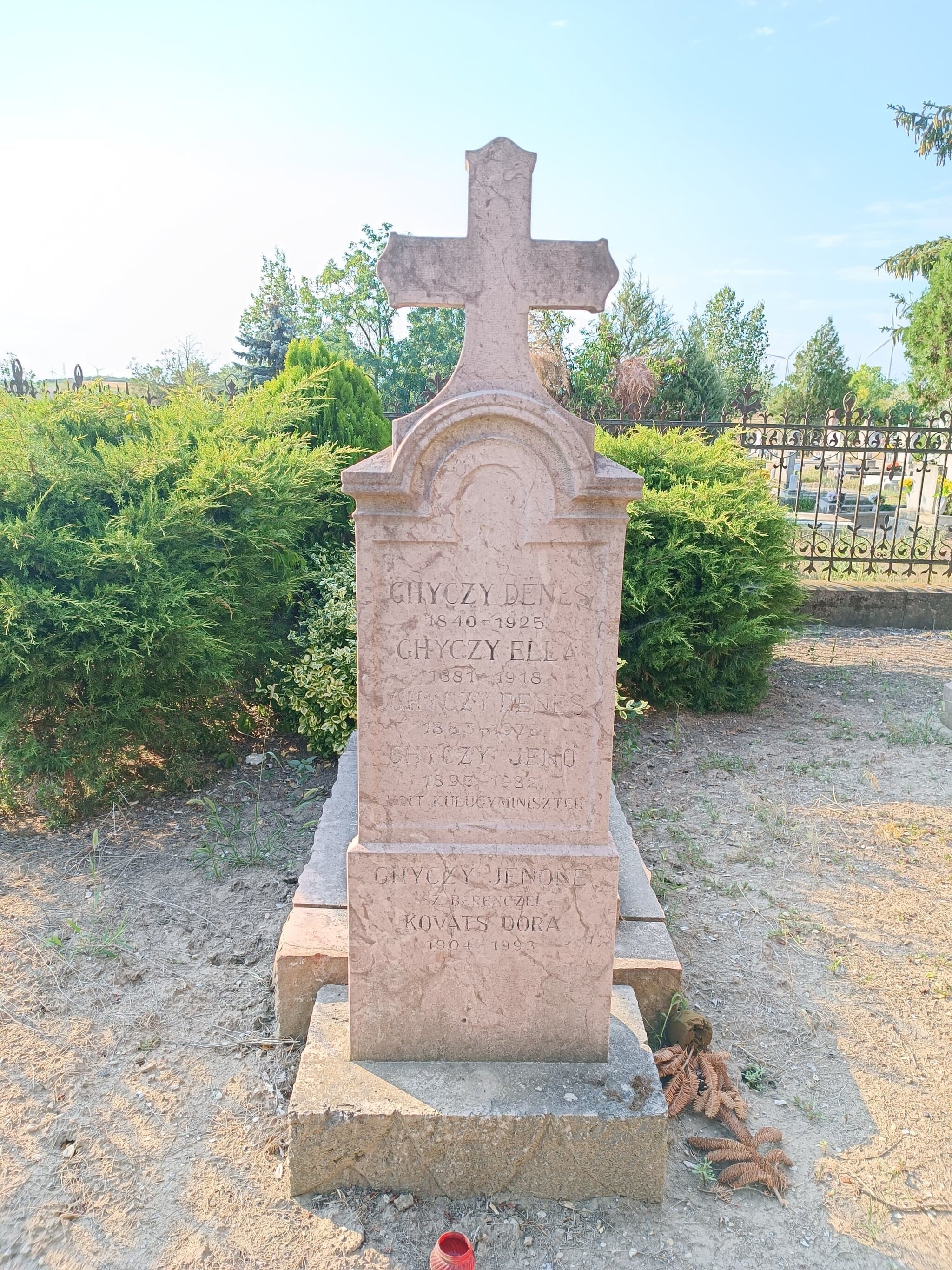 ghiczi, assa- és ablanczkürthi Ghyczy Dénes id. sírja