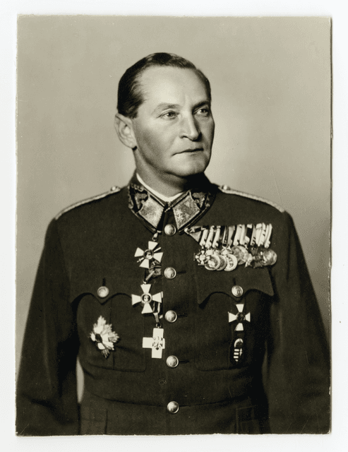 Miklós Béla portréja
