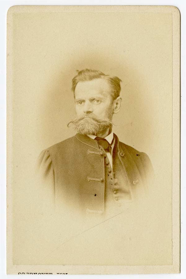 Pákh Albert