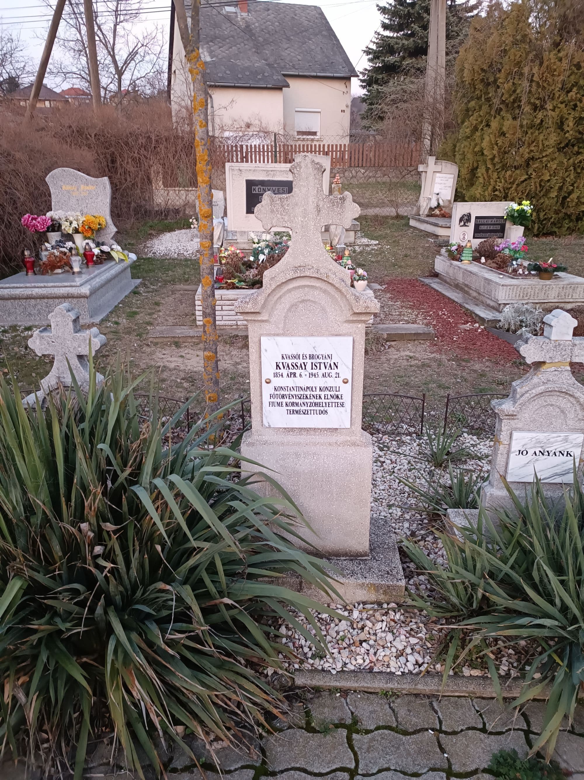 kvassói és brogyáni Kvassay István sírja