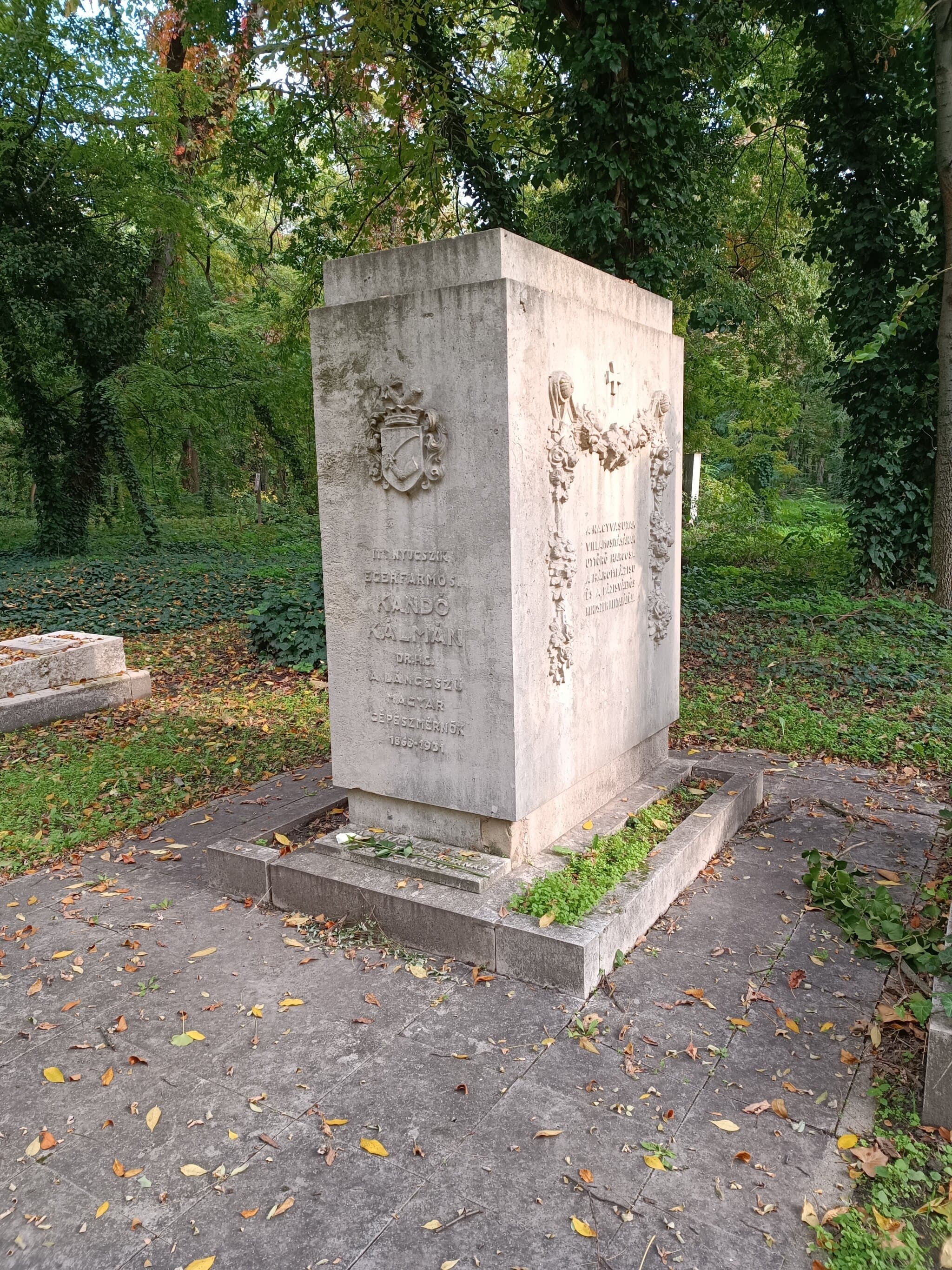 egerfarmosi és sztregovai Kandó Kálmán 1869 sírja