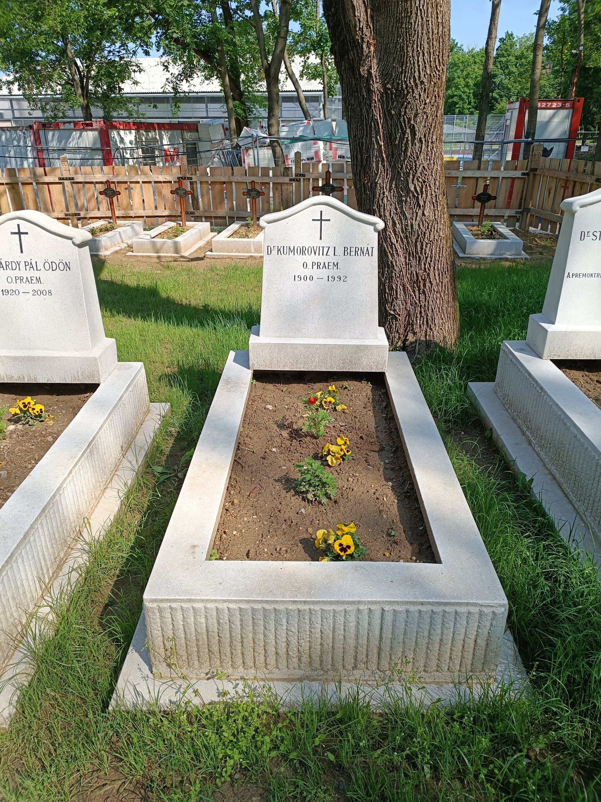 Kumorovitz L. Bernát O.Praem sírja