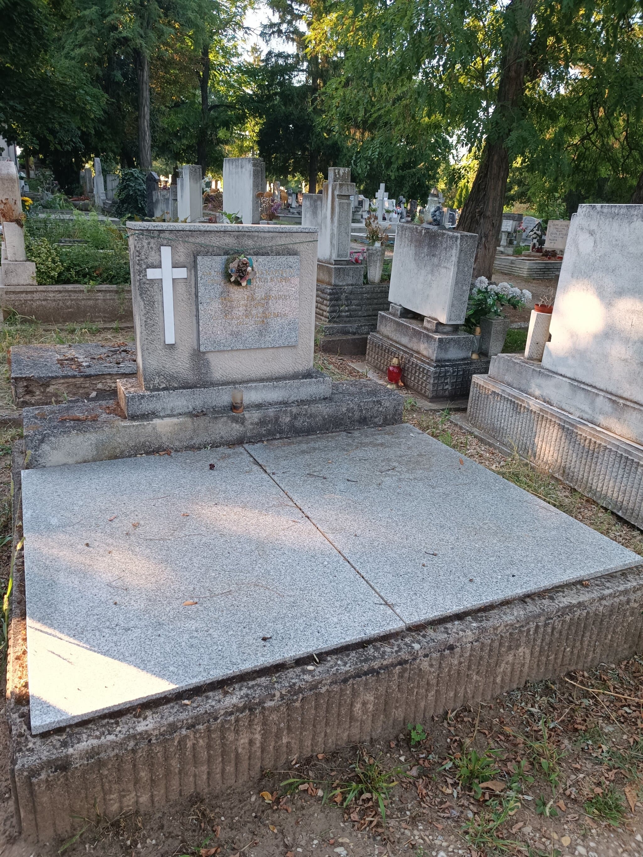 csíktaplóczai Lázár Károly sírja