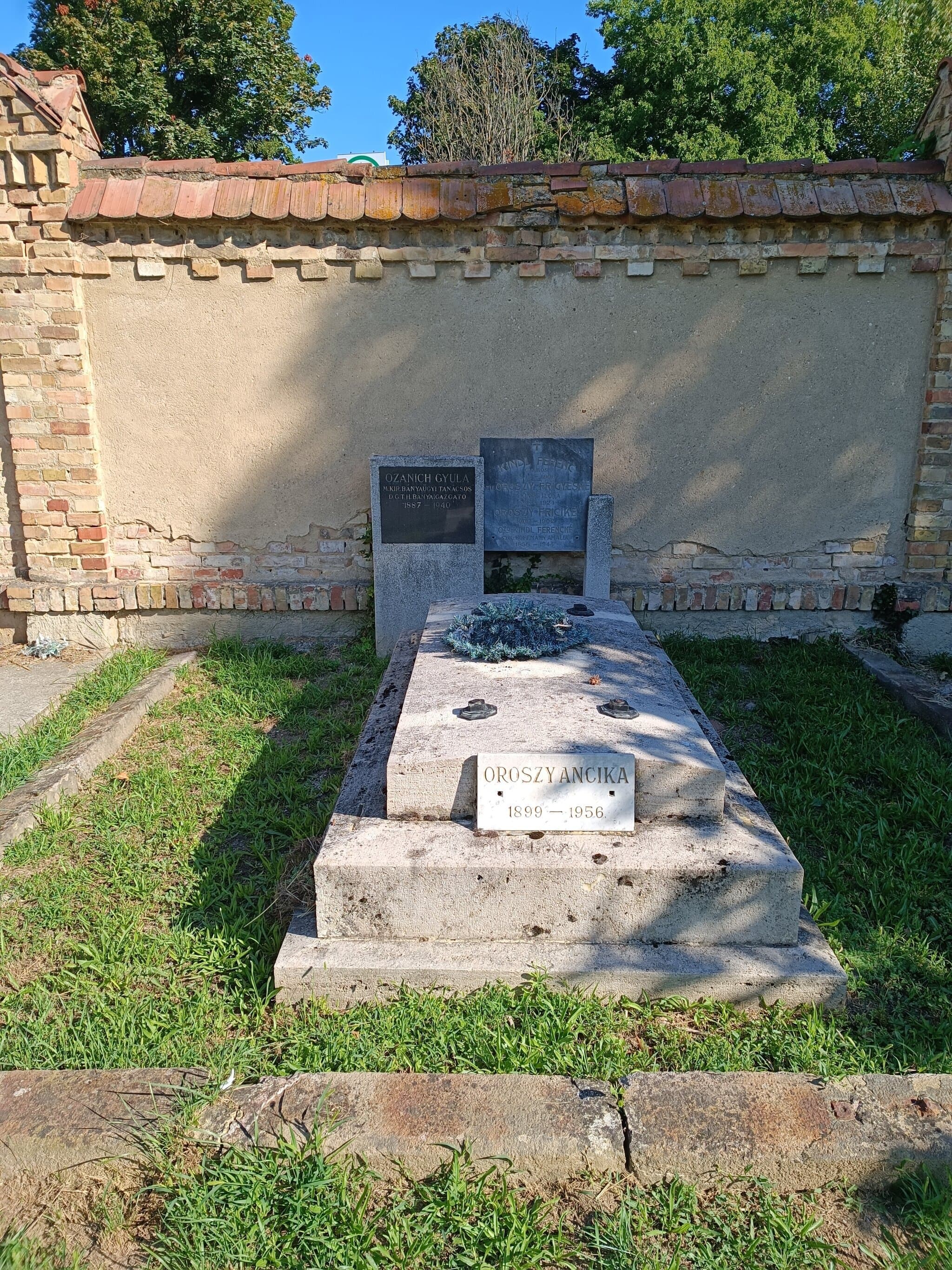 Ozanich Gyula sírja