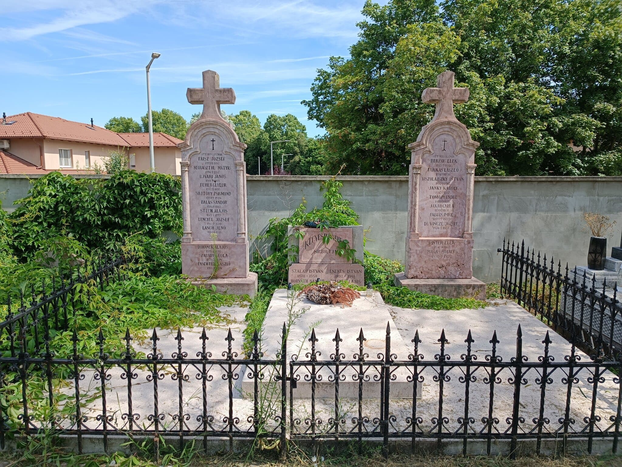 Pintér Elek O.Sch.P. sírja