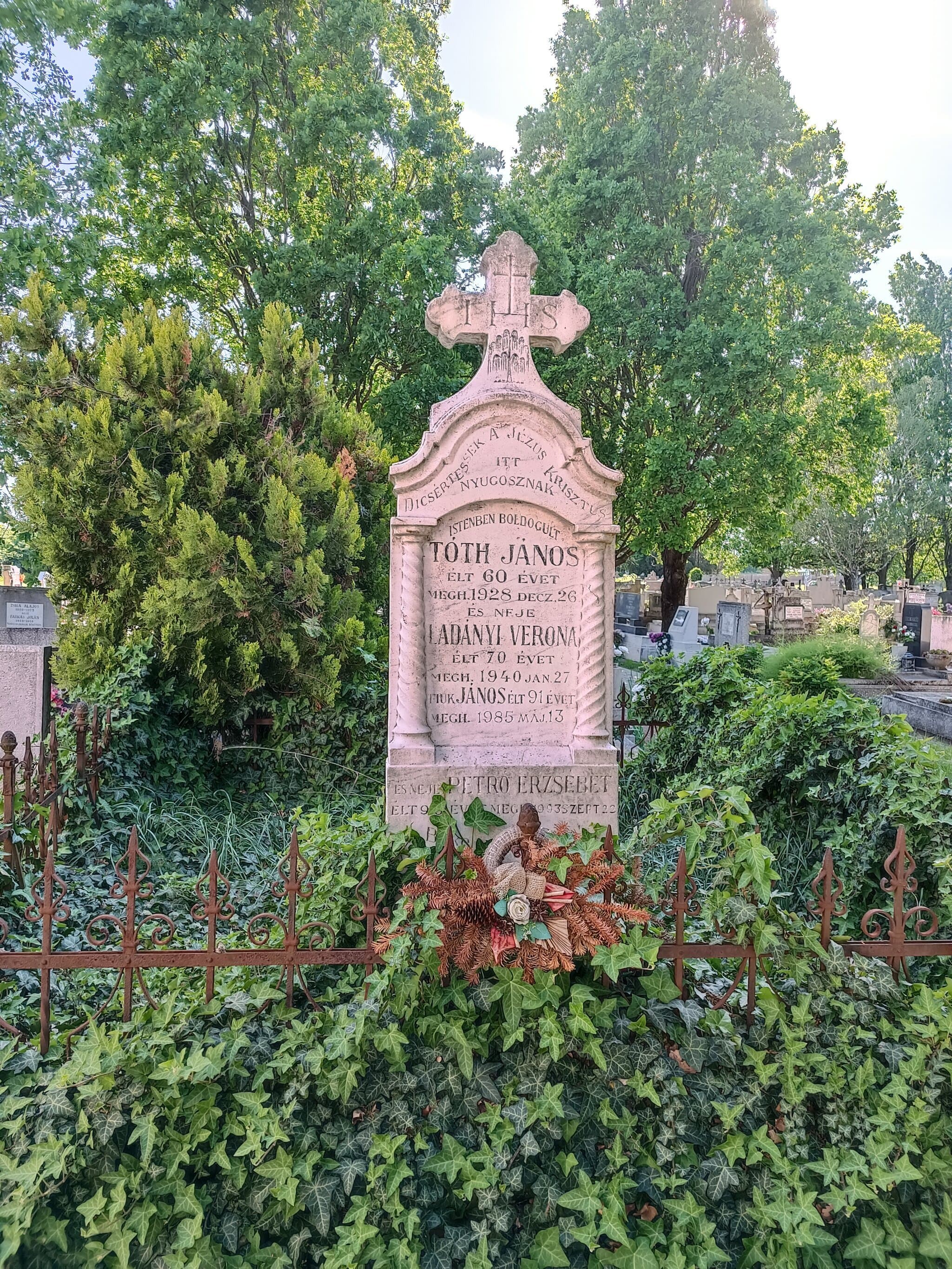Tóth János 1894 sírja